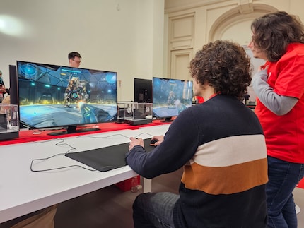 Phil tire avec les Joy-Con.