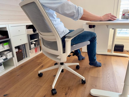 Cela fait partie de mon travail de tester le confort des chaises de bureau. C’est plutôt cool, non ?