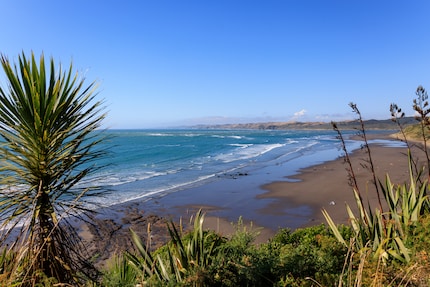 A typical landscape picture with no structure in the upper corners, while the lower corners aren’t in focus, making the lens’s edge blur irrelevant.