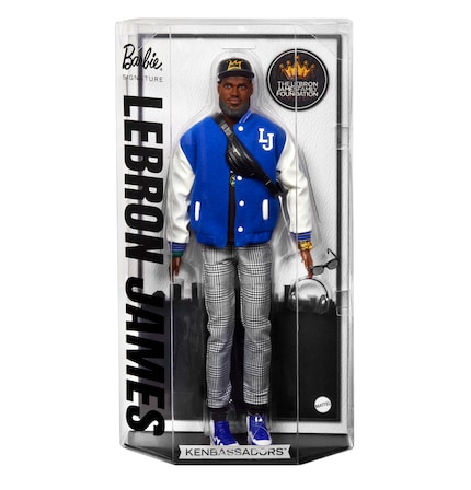 Disponible à partir d'avril 2025 : la poupée Kenbassador de LeBron James fait partie de la collection Barbie Signature.