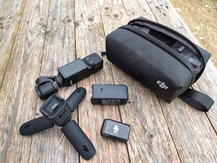 Les accessoires et la caméra tiennent dans ce petit sac.