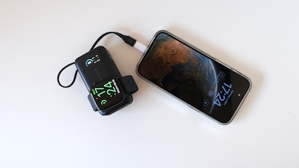 l'iPhone et l'Apple Watch sucent ensemble le MagGo.