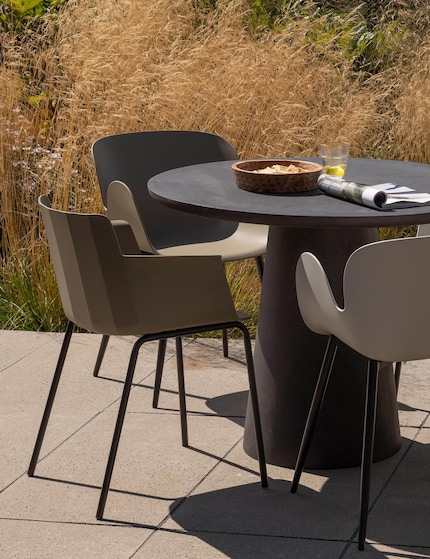 Avec une hauteur de 80 cm et une largeur de 53 cm, elle est compacte mais confortable.