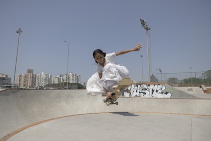 Shradda Gaikwad (18), Indian national champion, demonstrates a «Fly out Indy Grab».