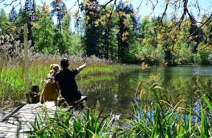 Quel que soit leur chemin, Livia et Kaya regardent vers l'avant.
