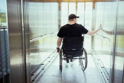 Three elevators later: space at last. Not brave – simply necessary.
