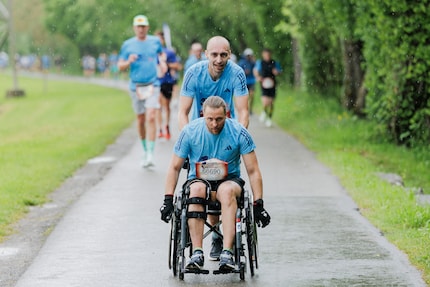 Se soutenir et parcourir des kilomètres.