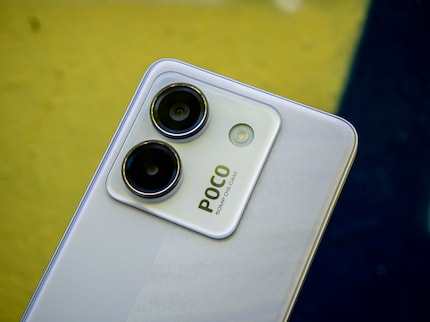 Only one of the two lenses on the back of the Poco M7 Pro 5G delivers images.