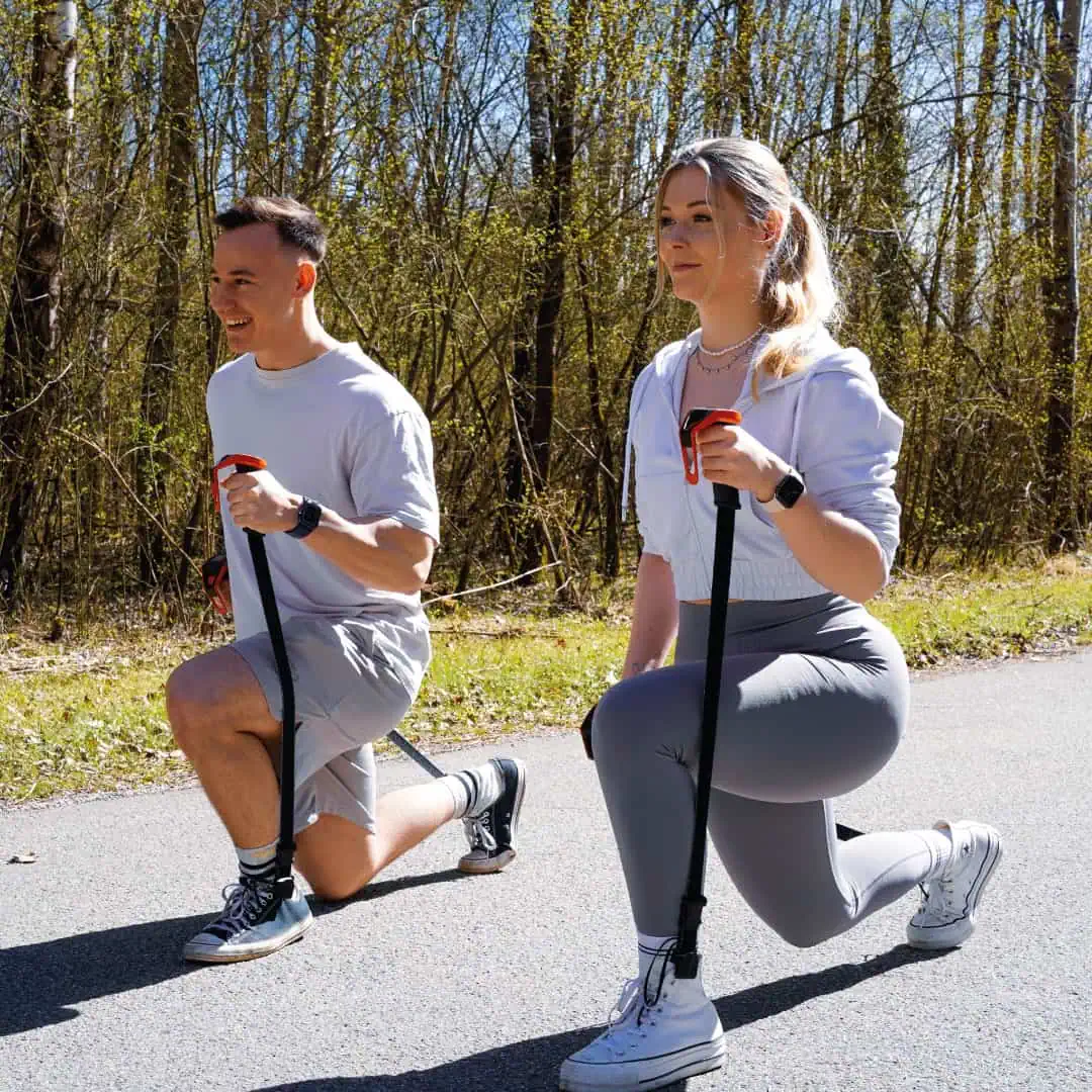 Avec les bandes, vous pouvez intensifier votre entraînement au poids du corps.