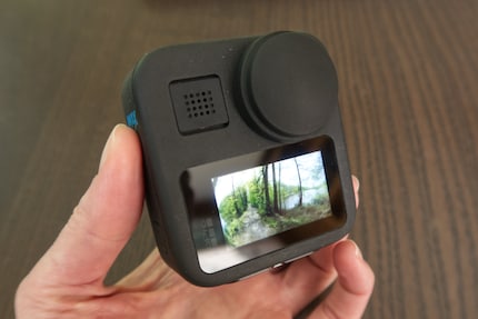La Gopro Max est maniable, mais l'écran pourrait être plus grand.