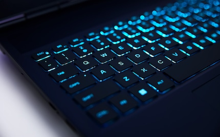 En mode furtif «» , le rétroéclairage du clavier passe au blanc.