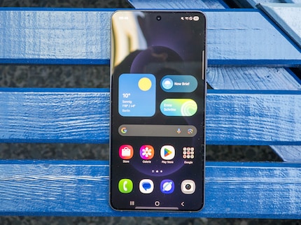 The software is identical to the other S25 models.