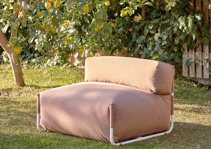 12,15 kilos ? Pour un meuble d’extérieur, c’est une bonne moyenne.