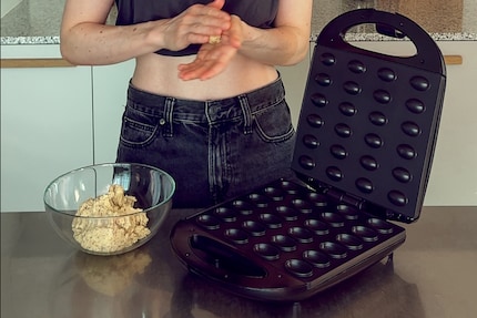 Former les boulettes de pâte pour le premier essai.