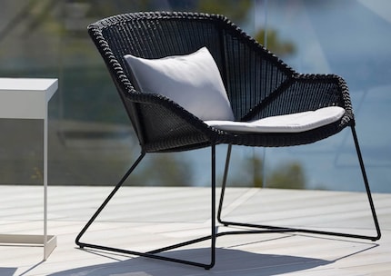 Comme cette pièce design ne pèse que 8,5 kilos, il est facile de la déplacer.