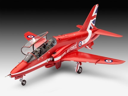 Les Red Arrows sont connus dans le monde entier pour leurs formations précises, comme le Diamond Nine, et leurs traînées de fumée rouges, blanches et bleues caractéristiques.