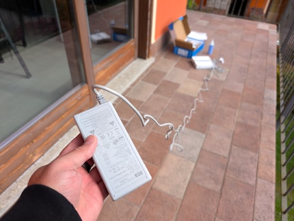 Le câble ne mesure que 3,5 m de long, j’ai donc dû utiliser une rallonge.