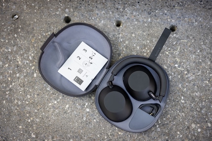 Sony fournit le câble jack.