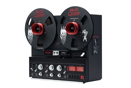 Alice Cooper tape machine: a matter of taste.