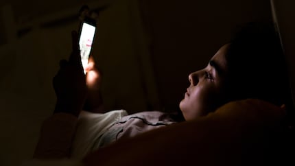 Bonne nuit ? Les filles ont encore plus tendance à désactiver leurs notifications que les garçons.