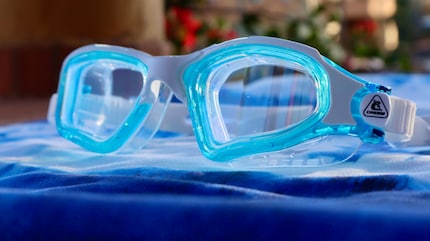 Grâce aux verres légèrement incurvés, les lunettes offrent un large champ de vision.