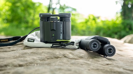 Le modèle d’Olympus est encore beaucoup plus compact, mais il faut dire qu’il ne contient pas de piles.