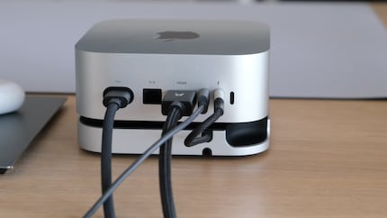 Le raccordement de la station Satechi occupe l’un des ports Thunderbolt arrière du Mac Mini M4.
