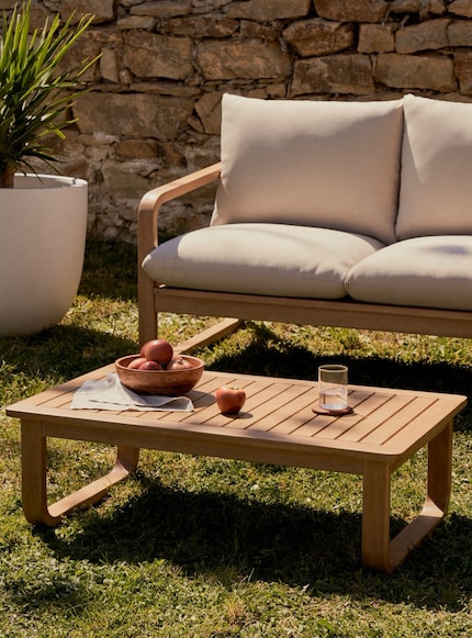 L'aspect naturel apporte une atmosphère chaleureuse et accueillante à votre espace extérieur.