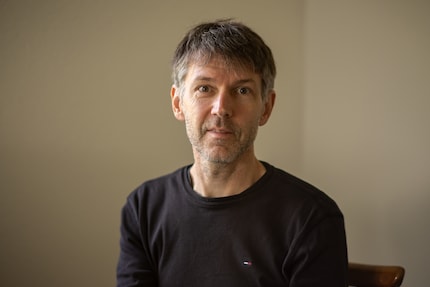 After countless attempts with continuous shooting, it finally worked: a self-portrait with the focus on the eyes.