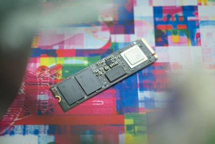 Left: the two NAND memory modules; centre: the DRAM cache; right: the controller