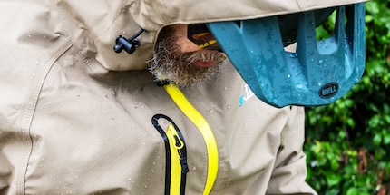 S’il fait humide à l’extérieur de la combi Dirtsuit Core Edition, l’atmosphère intérieure devient chaude et humide.
