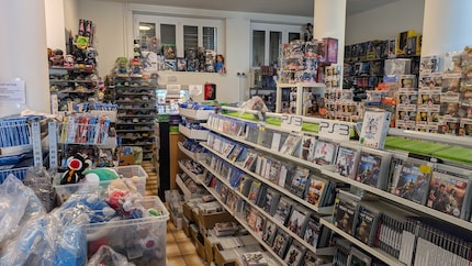 C’est bien la boutique de Simon, non pas son entrepôt.