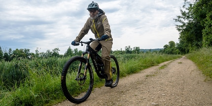 Mieux vaut tard que jamais : en balade avec la combi Dirtsuit Core Edition de Dirtlej.