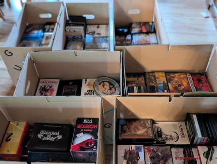 Accumulés pendant un quart de siècle, emballés dans des cartons en une matinée.