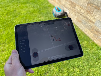 Lors du premier parcours de délimitation, je guide le Sileno Free à l’aide de l’iPad et lui montre son futur lieu de travail.