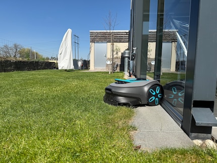 J’ai mal défini les limites de la zone à tondre et la Sileno Free ne détecte pas les obstacles. Résultat : la tondeuse robot fonce à toute vitesse contre les obstacles.