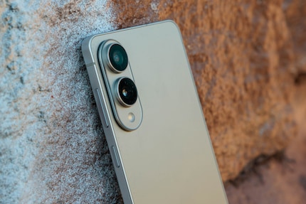 Il est rare de ne voir que deux capteurs photo au dos d’un smartphone de cette catégorie de prix.