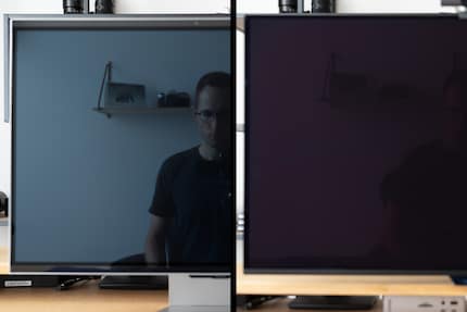 L'Odyssey 3D (à gauche) avec son écran IPS brillant est extrêmement réfléchissant. A droite, en comparaison, un OLED également brillant, photographié avec les mêmes paramètres de caméra.