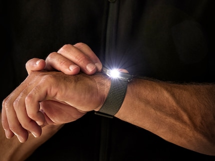 Smartwatch avec lampe de poche.