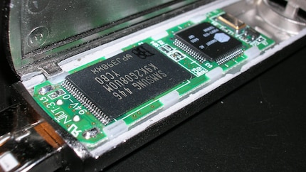 Voici à quoi ressemble une clé USB de l’intérieur.
