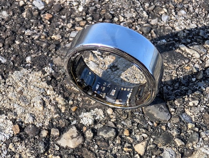 The sensors in the ring measure movement and pulse.