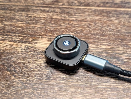 The charger only works if the ring is positioned exactly right on it.