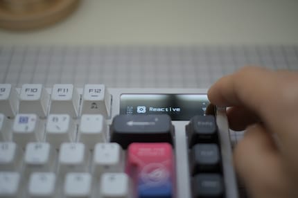 Grâce à l’écran OLED, je peux rapidement effectuer de nombreux réglages sur le clavier lui-même.