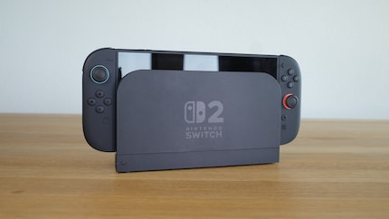 La Switch 2 dans le dock TV. Le ventilateur intégré est très silencieux en permanence.