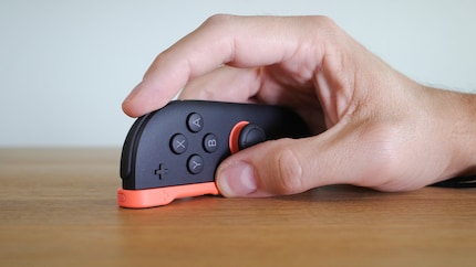 This is how I hold the right Joy-Con 2 controller as a mouse.