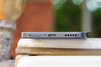 Le Honor 400 se charge uniquement via USB-C. Il ne prend pas en charge le chargement sans fil.