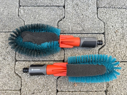 A brush fresh out of the packet compared with one I used once. You'll guess which one is which.