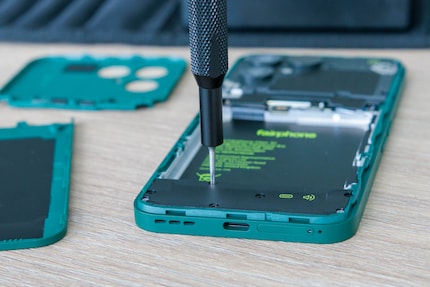 Le module inférieur cache l’accès au port USB-C.