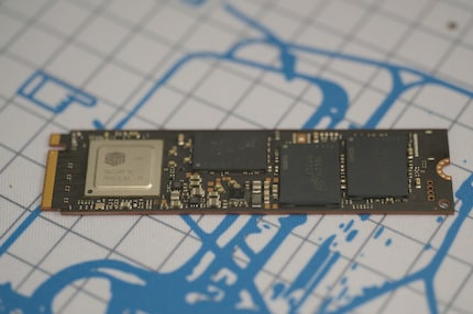 The controller on the left, the DRAM cache in the middle and both NAND memory modules on the right.