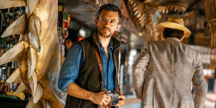 From heartthrob in Bridgerton to palaeobiologist in Jurassic World: Rebirth – Jonathan Bailey is turning into a true Hollywood star.